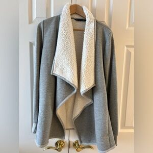 Abercrombie and Fitch new jacket/wrap, gray size large super soft fleece inside